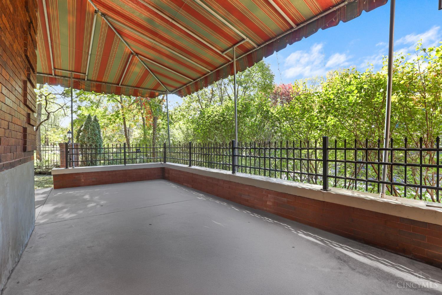 2100 St James Avenue