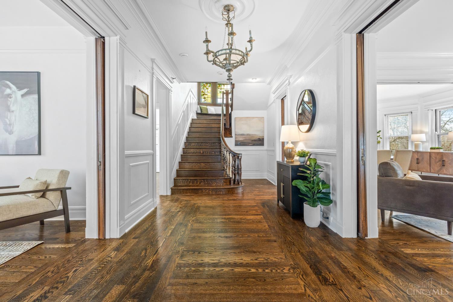 2100 St James Avenue