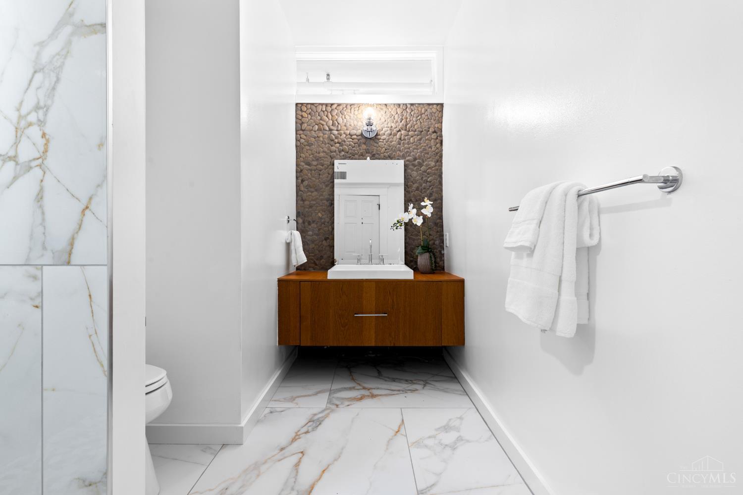 2100 St James Avenue