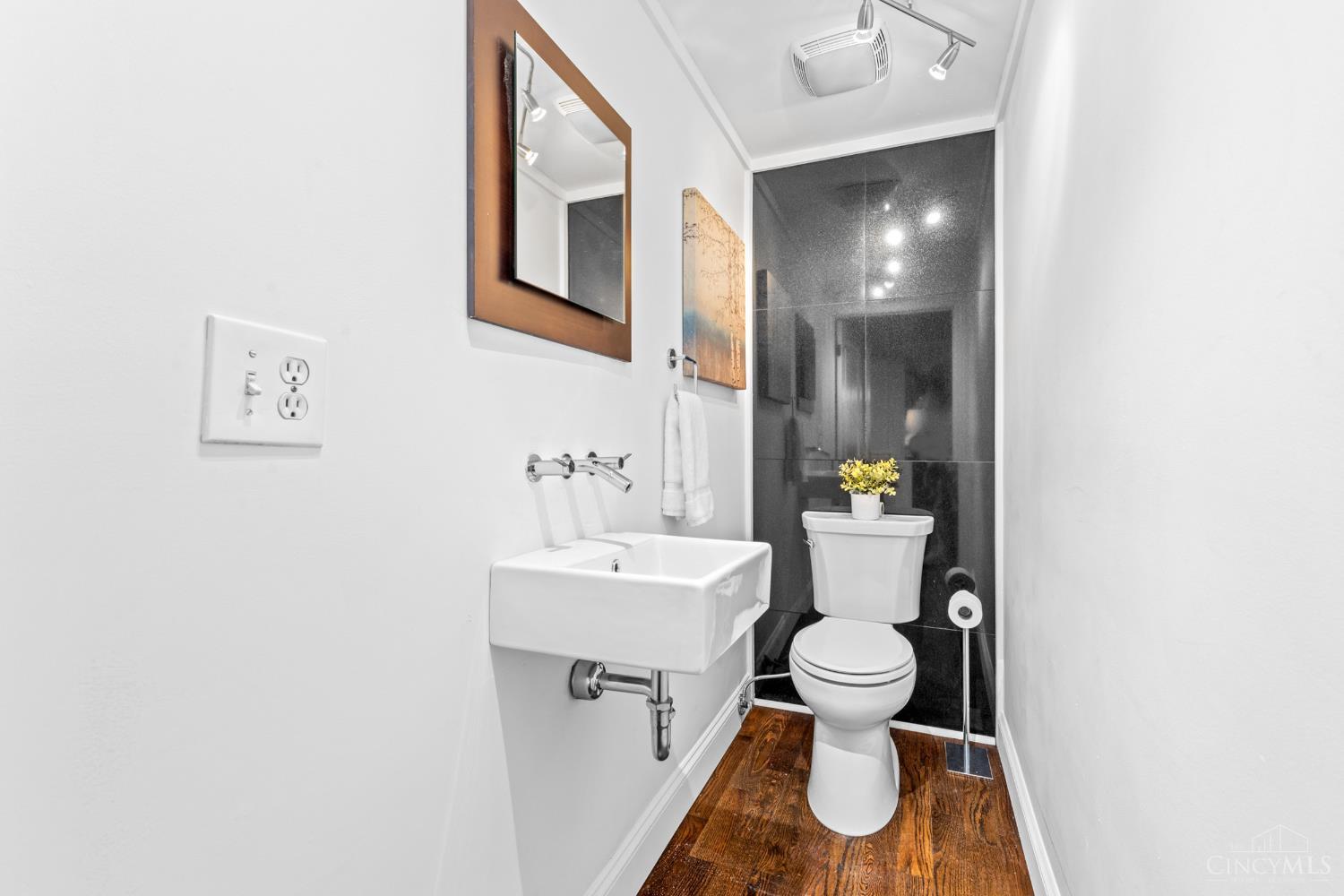 2100 St James Avenue