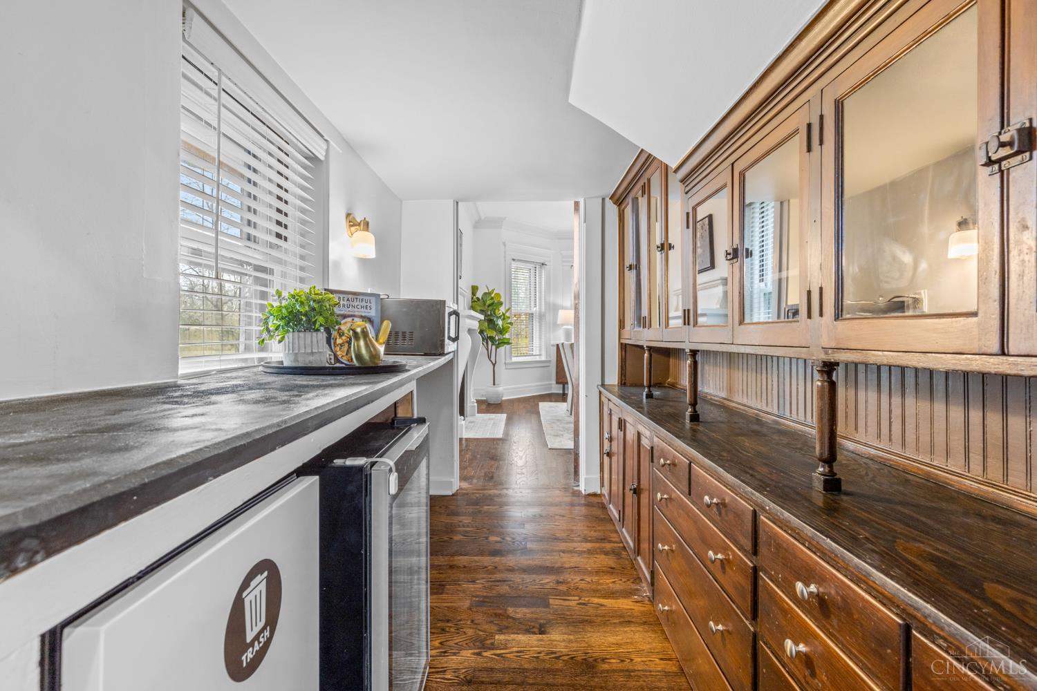 2100 St James Avenue