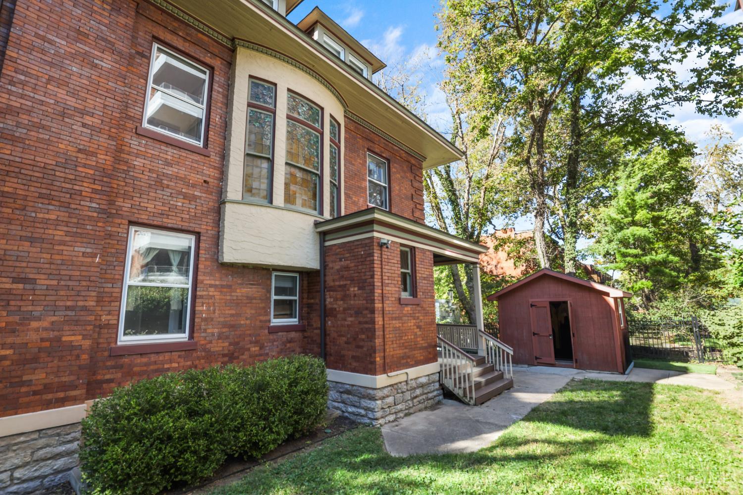 2100 St James Avenue