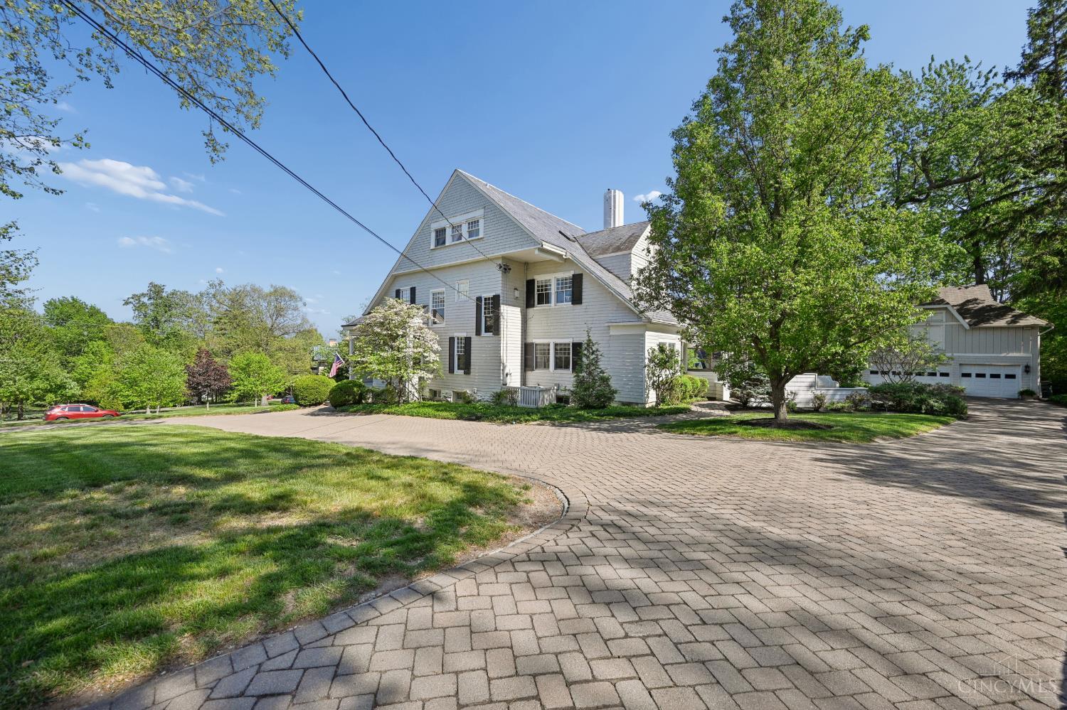 835 Ivy Avenue