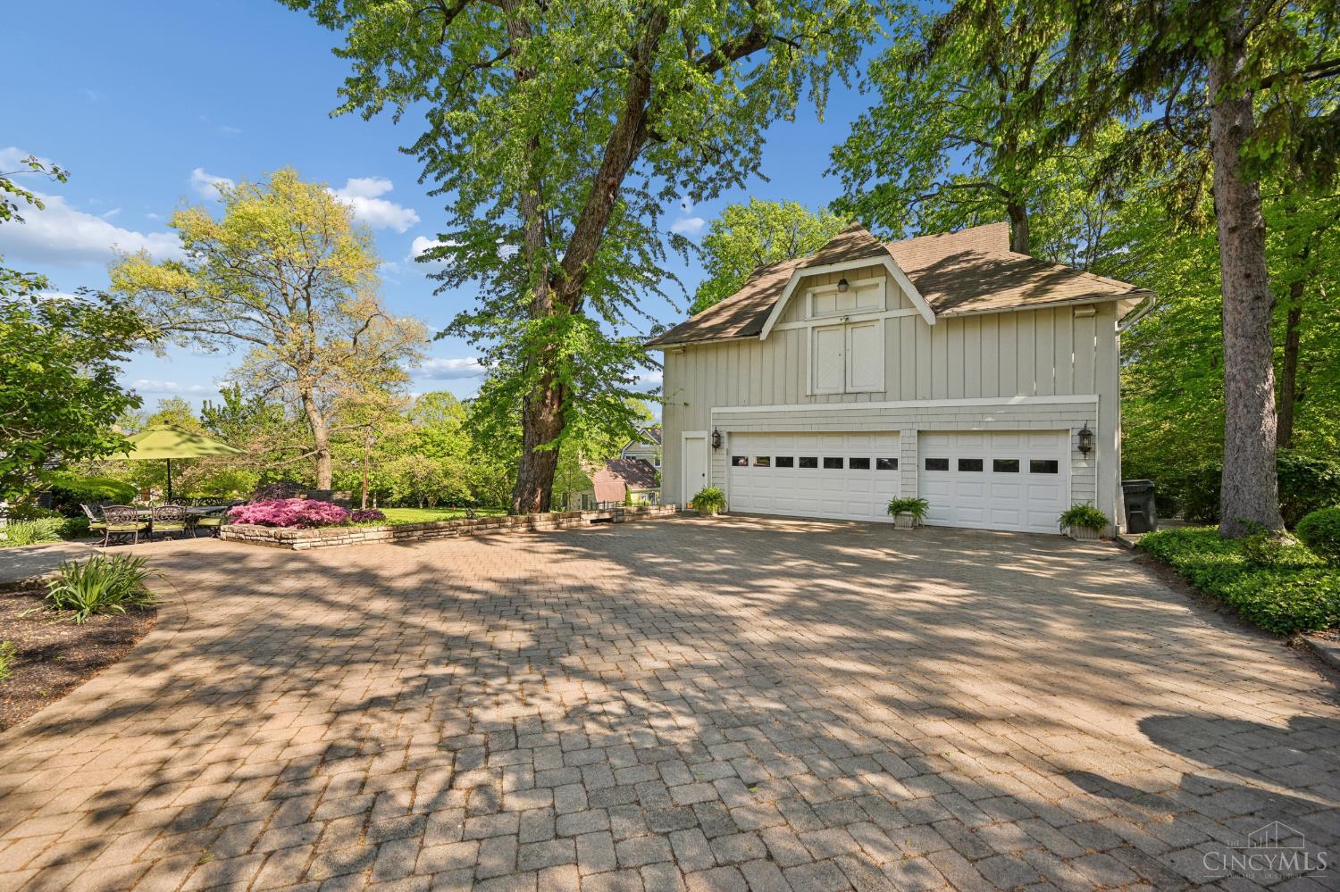 835 Ivy Avenue