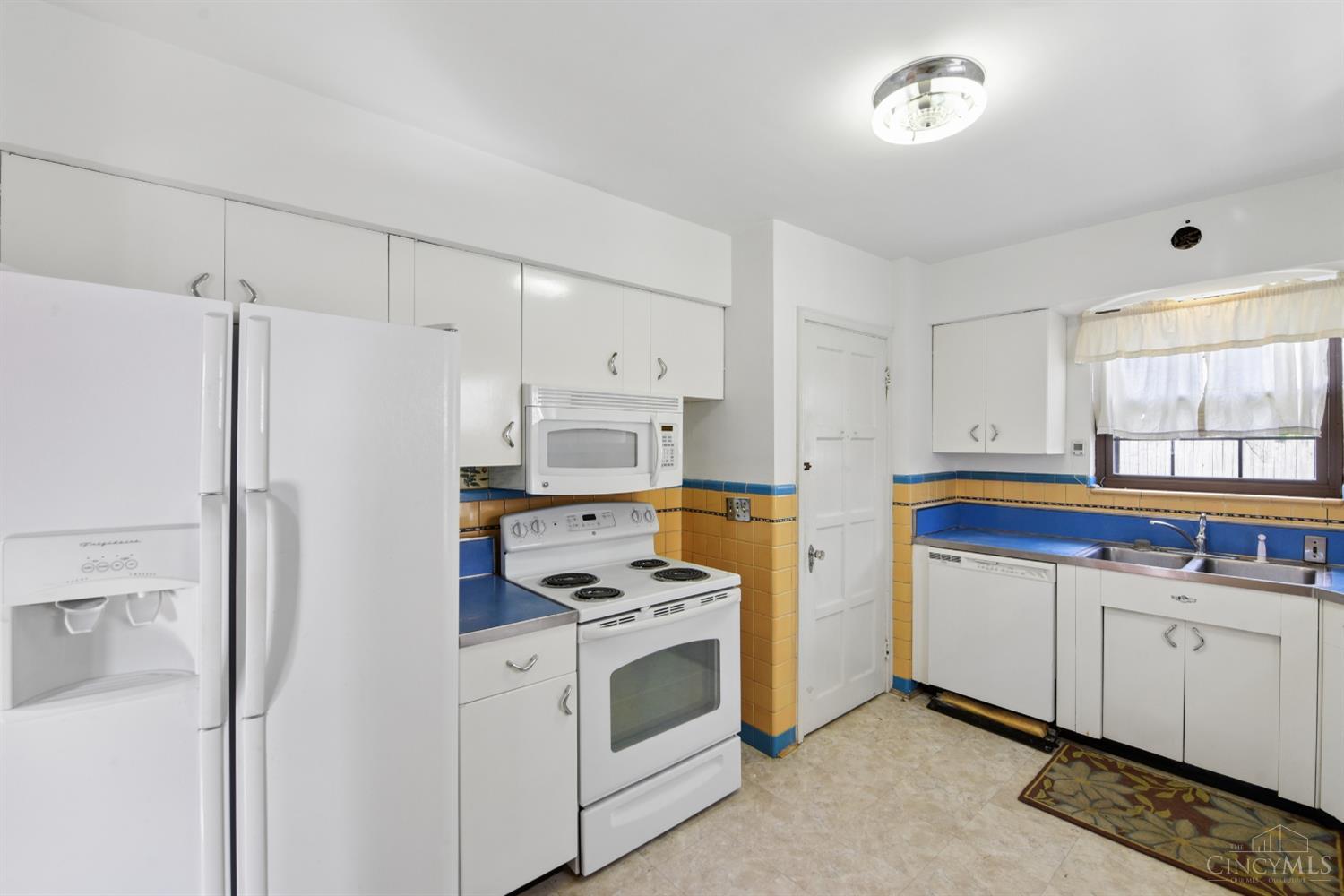 2512 Moundview Drive