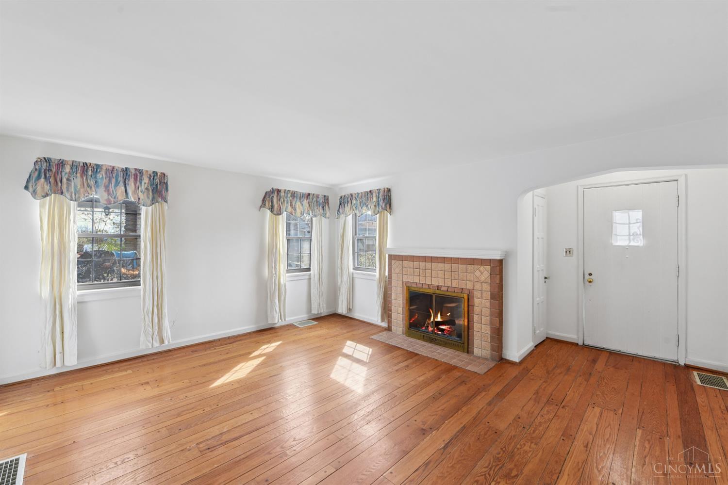 2512 Moundview Drive