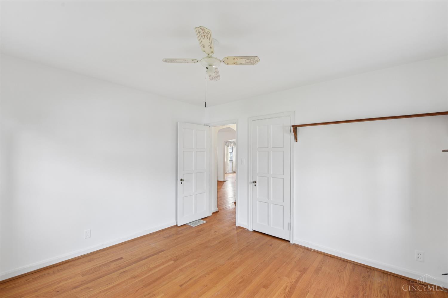 2512 Moundview Drive