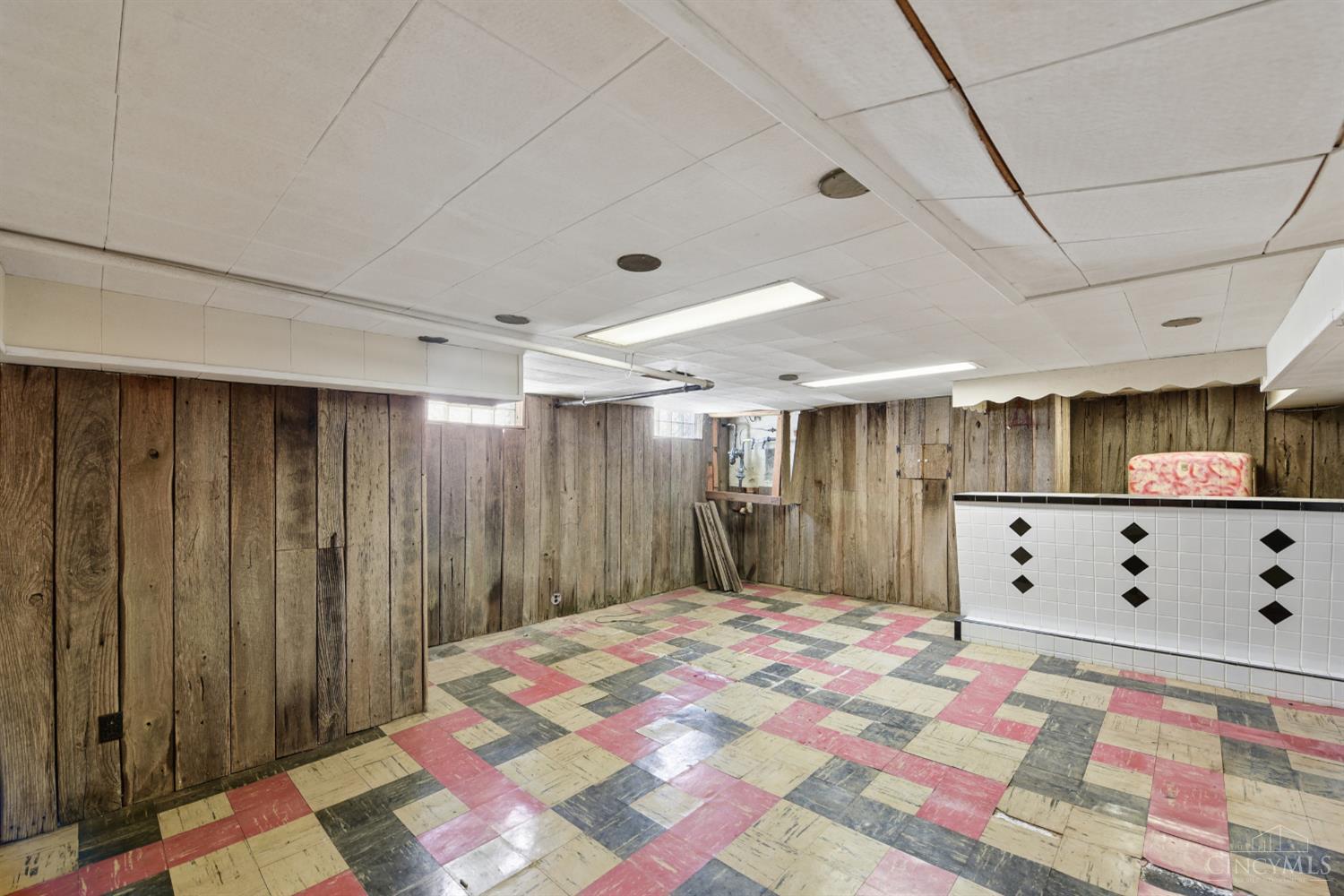 2512 Moundview Drive