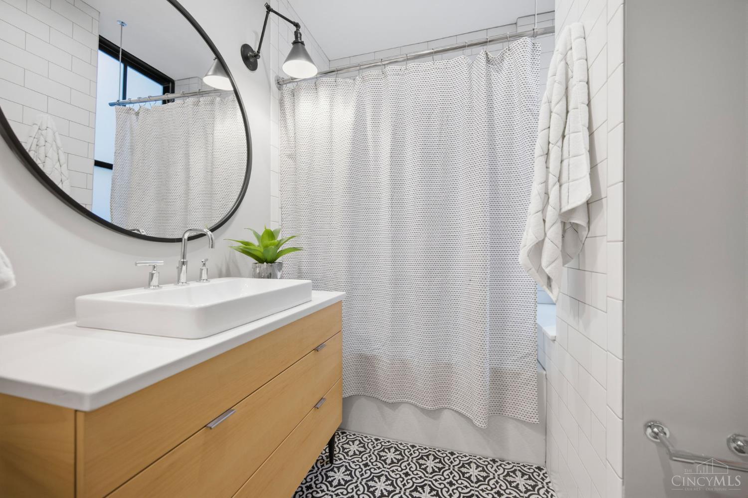 131 W Fifteenth Street 1B