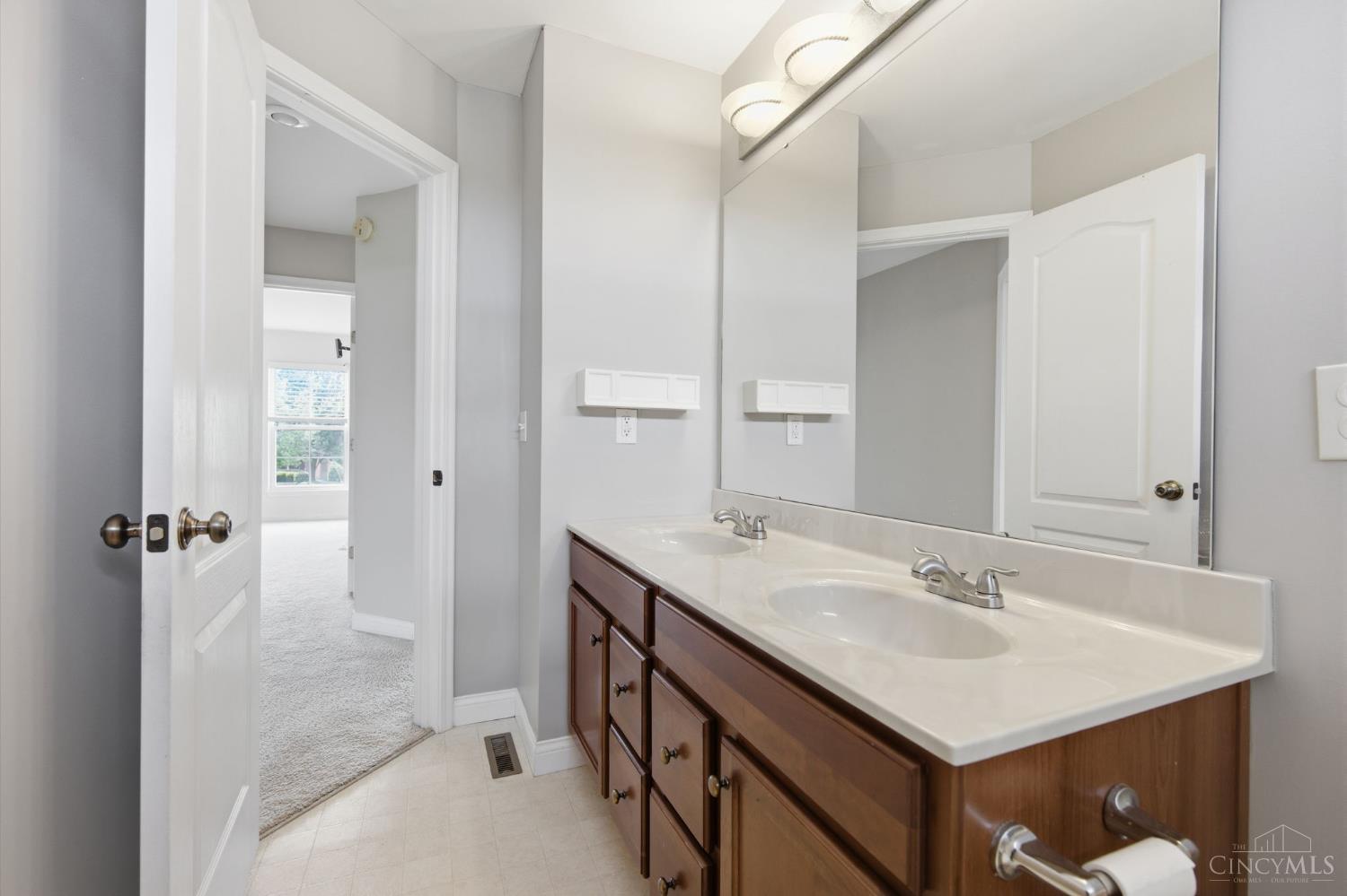 1220 Fox Hollow Drive