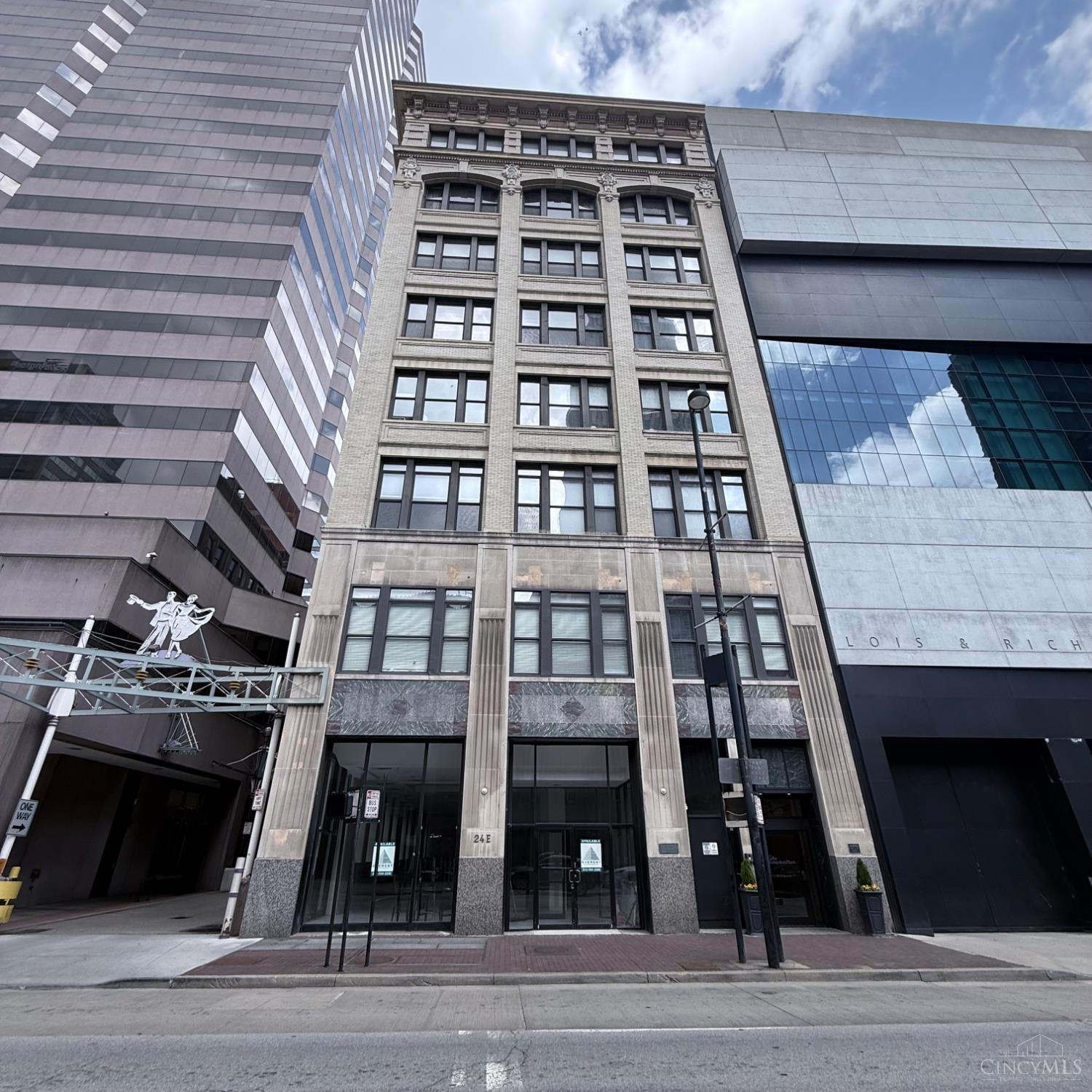 26 E Sixth Street 802