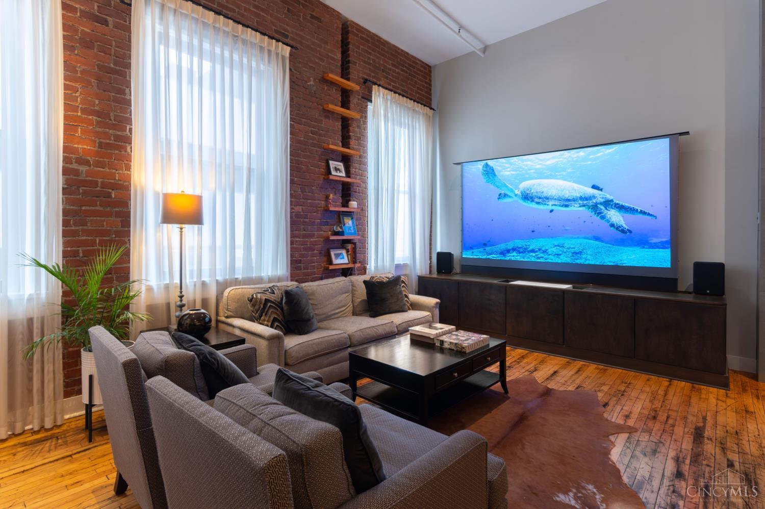 26 E Sixth Street 802