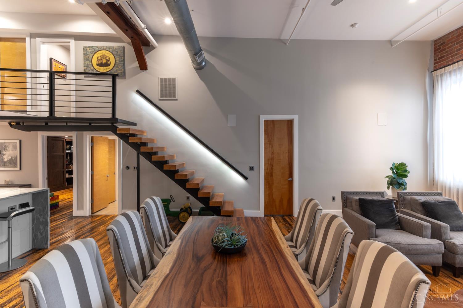 26 E Sixth Street 802