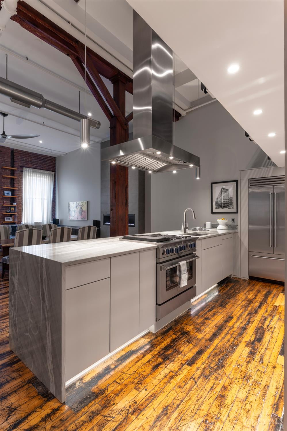 26 E Sixth Street 802