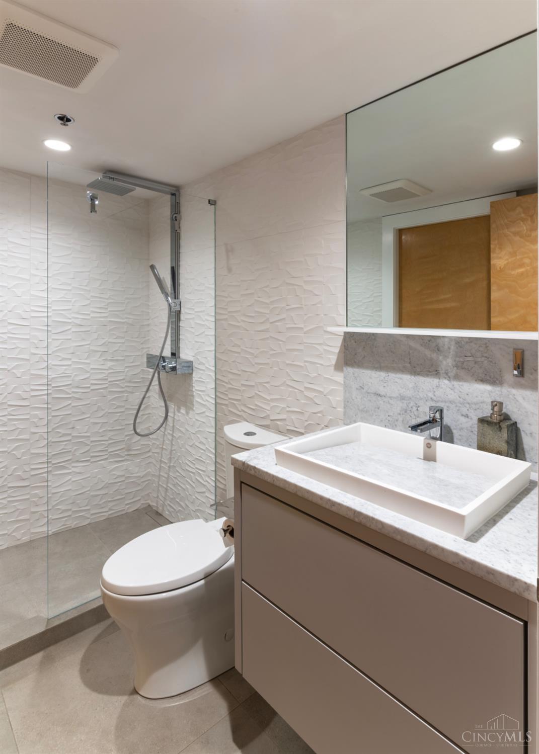 26 E Sixth Street 802