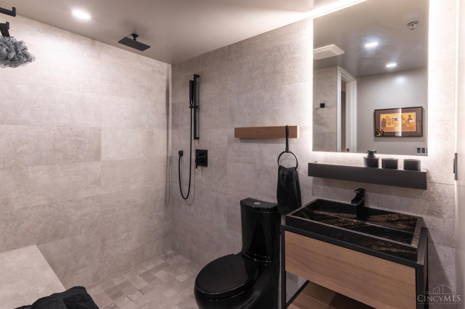 26 E Sixth Street 802