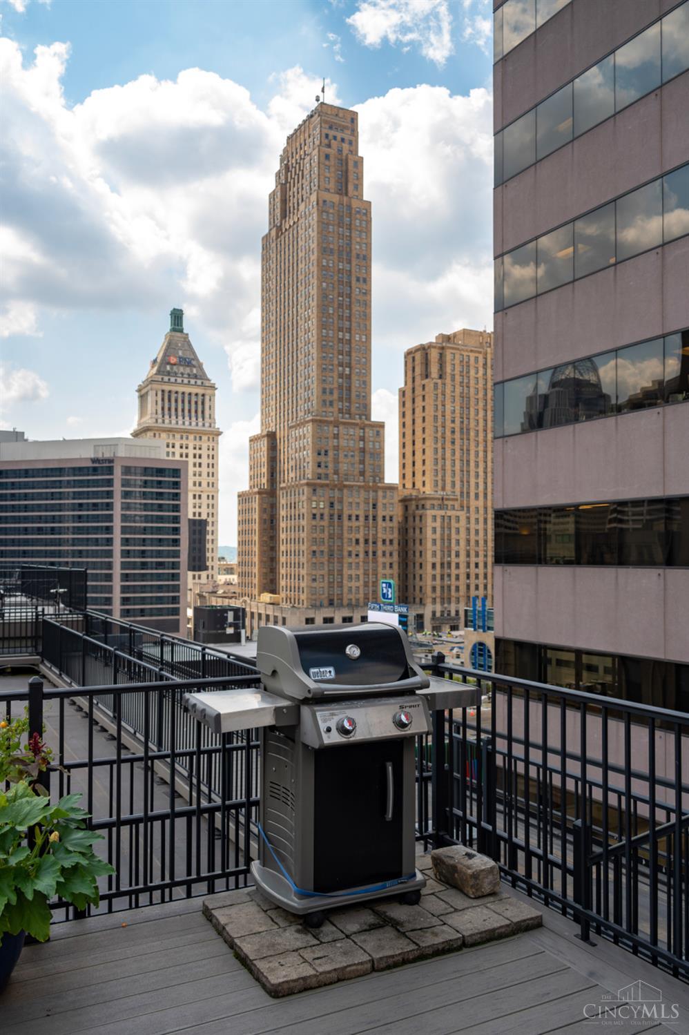 26 E Sixth Street 802