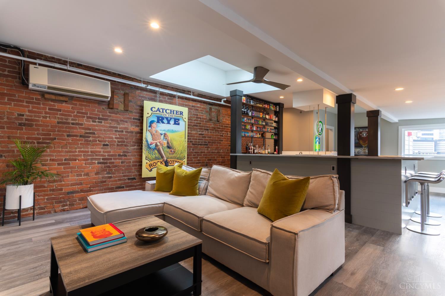 26 E Sixth Street 802