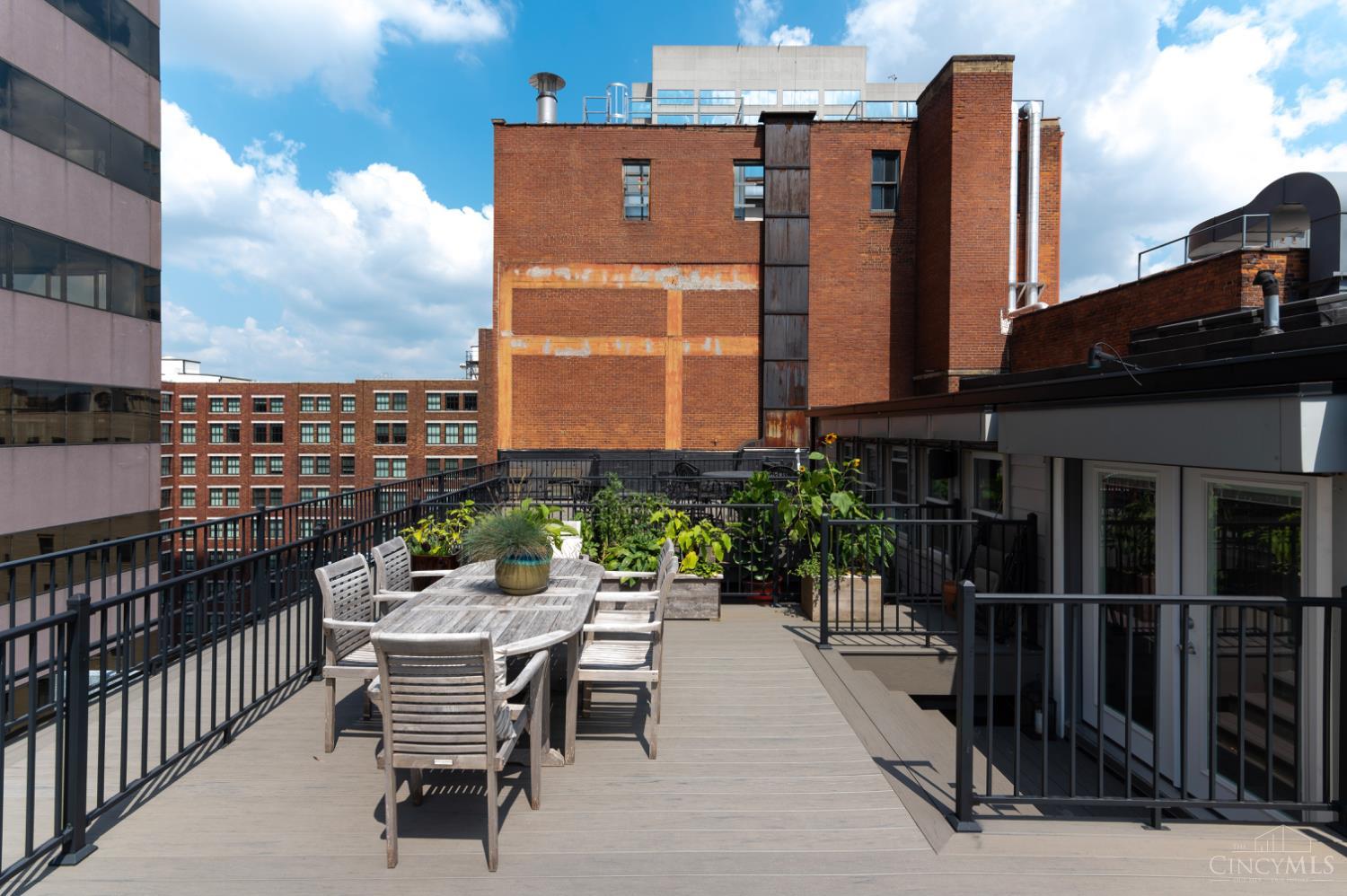 26 E Sixth Street 802