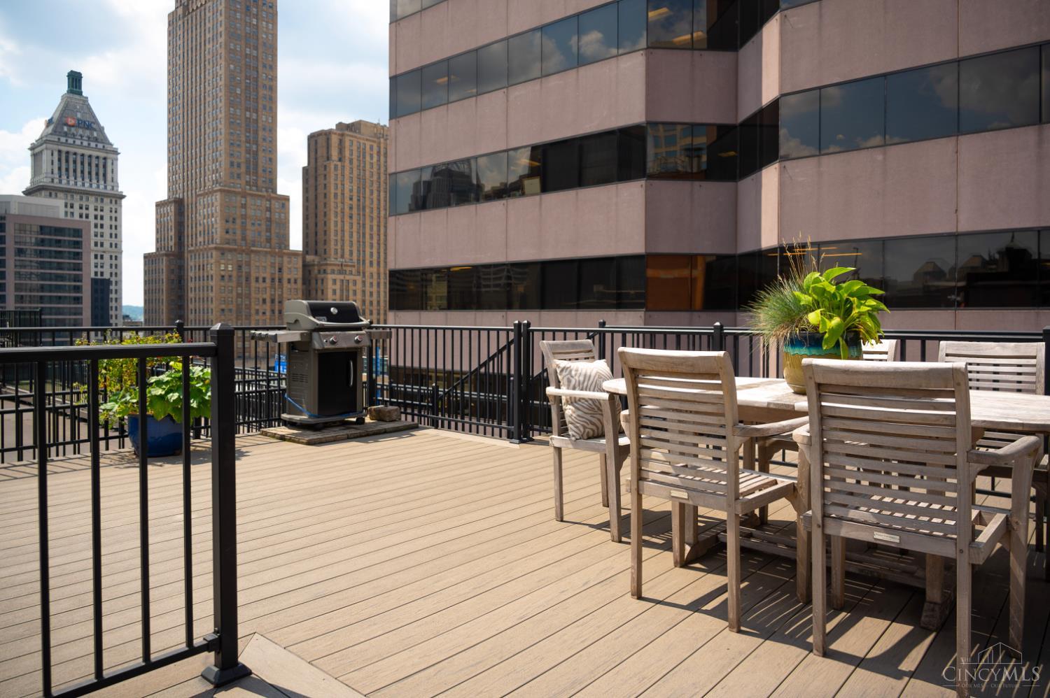 26 E Sixth Street 802