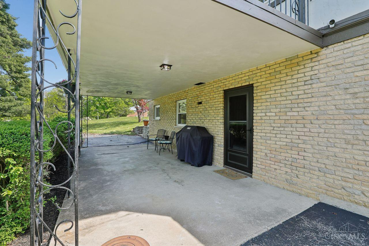 1005 Robin Hill Drive