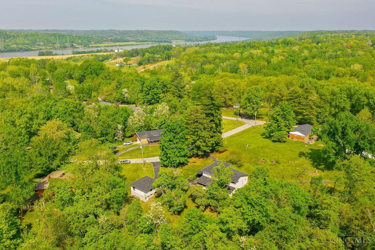 1005 Robin Hill Drive