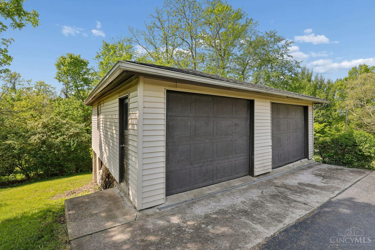 1005 Robin Hill Drive