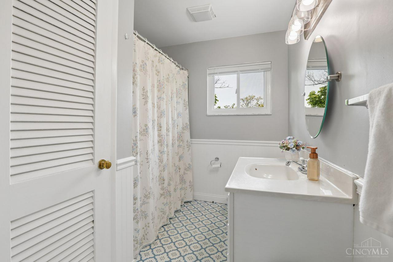 1005 Robin Hill Drive