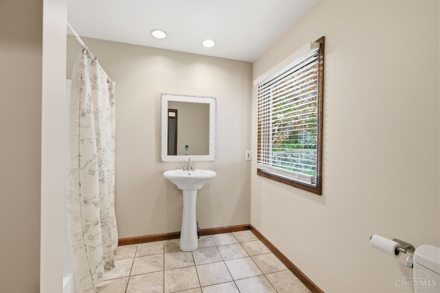 2739 Queenswood Drive