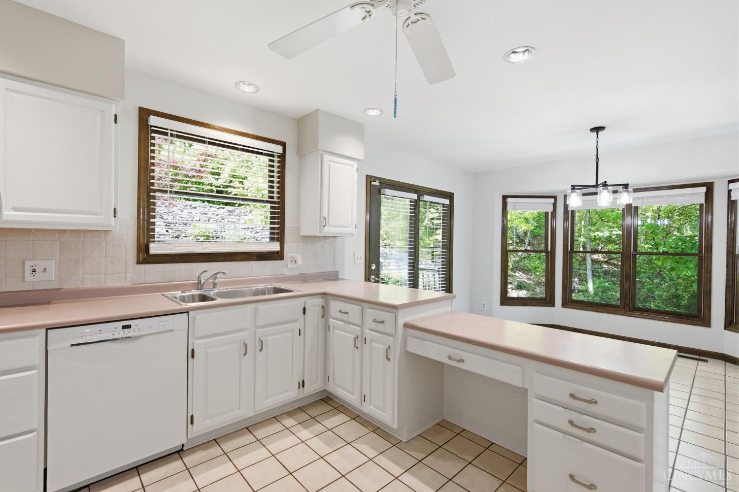 2739 Queenswood Drive