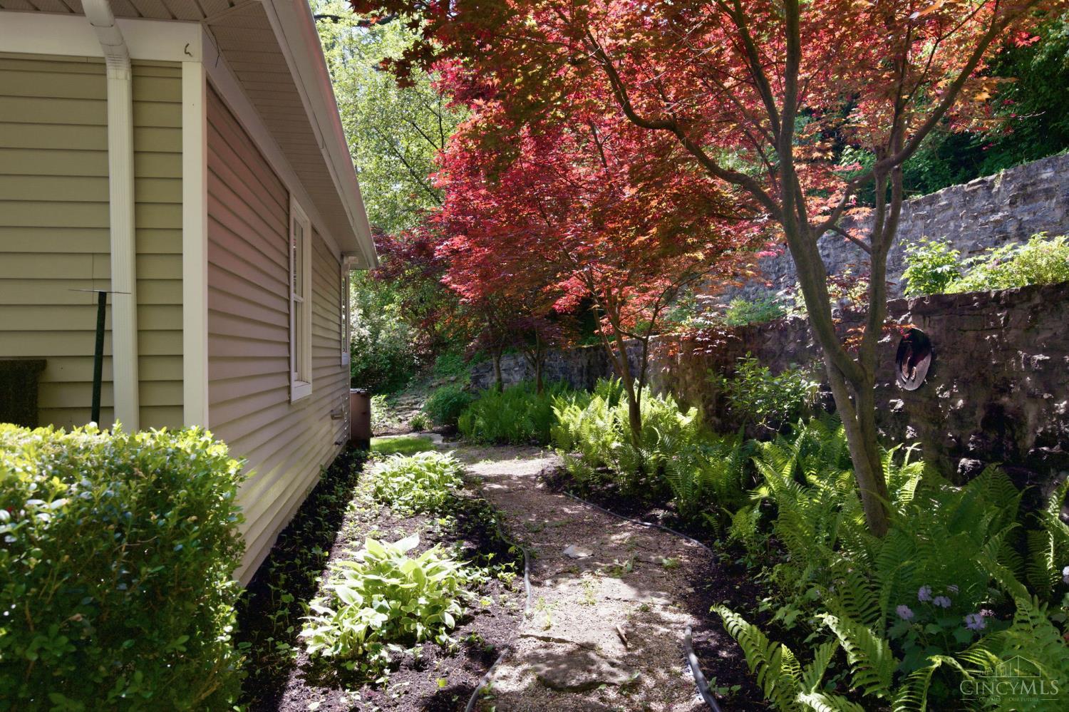 2739 Queenswood Drive
