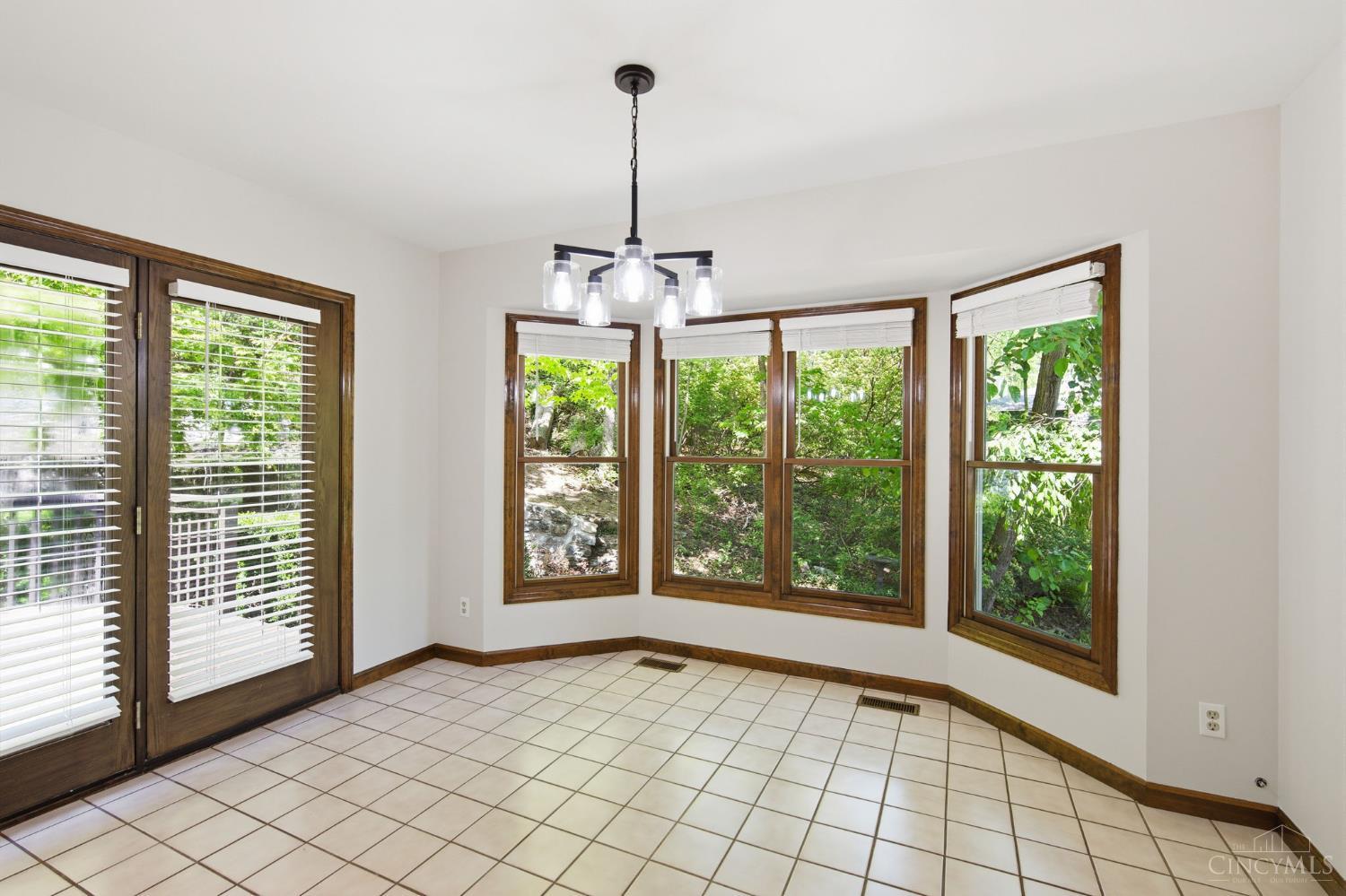 2739 Queenswood Drive