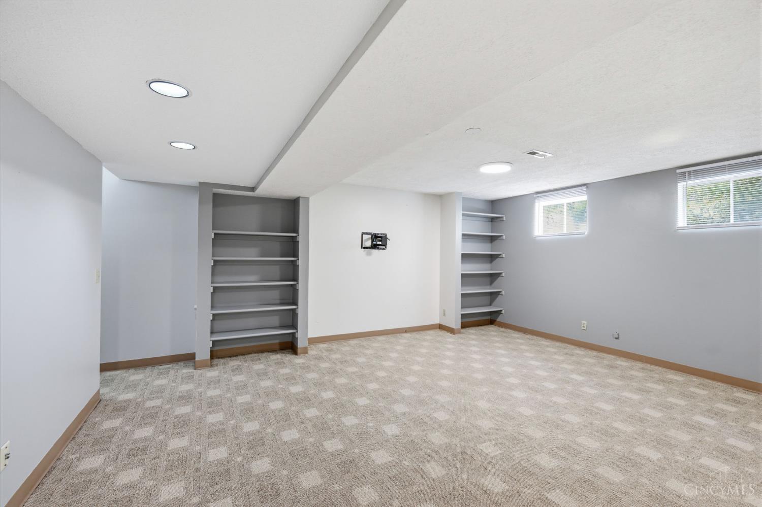 2739 Queenswood Drive