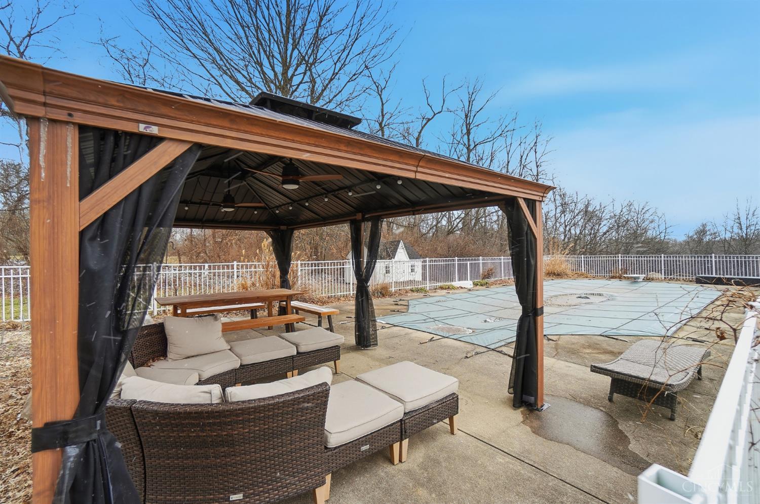 6484 State Road 48