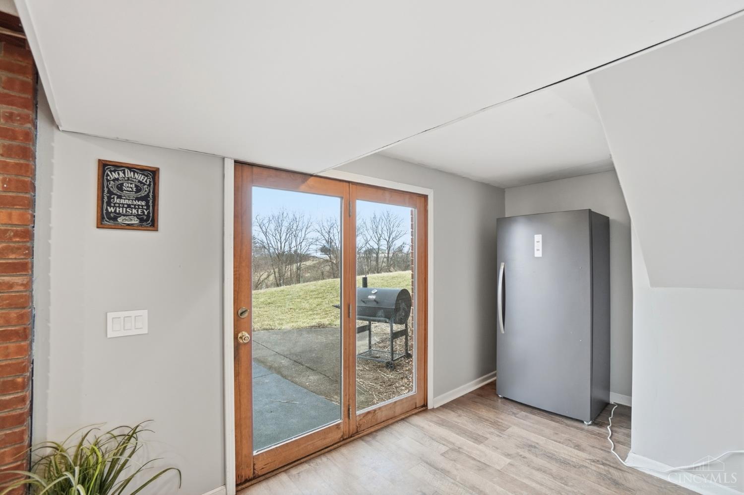 6484 State Road 48