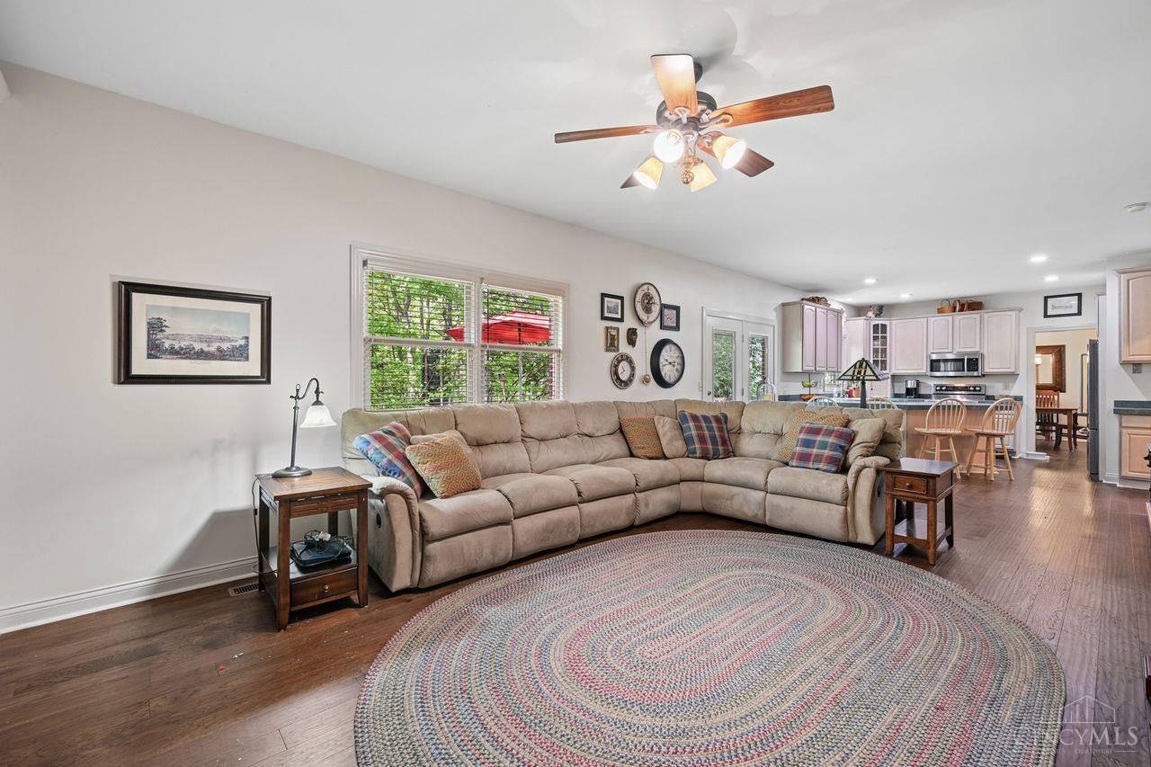 6879 Crown Pointe Drive