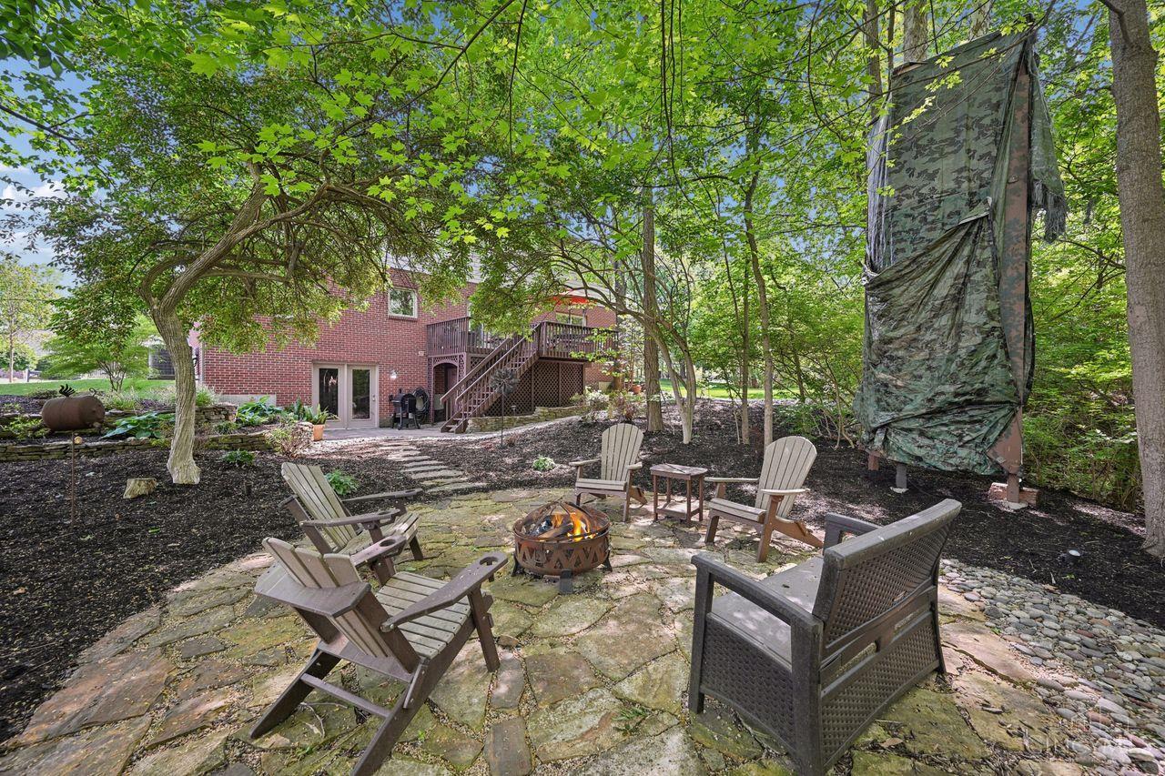 6879 Crown Pointe Drive