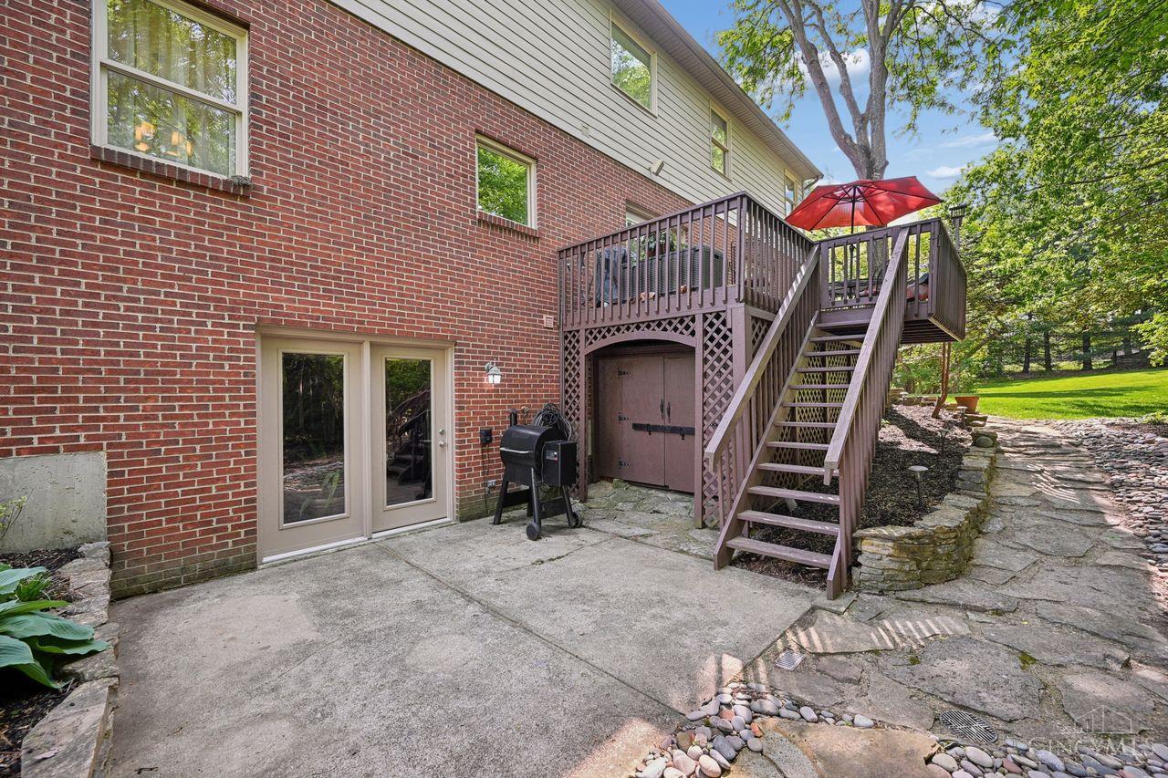 6879 Crown Pointe Drive