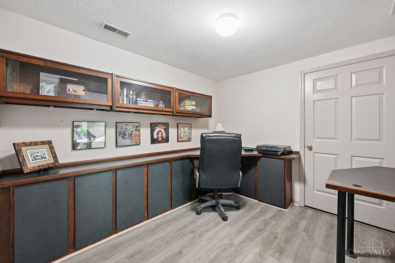 6879 Crown Pointe Drive