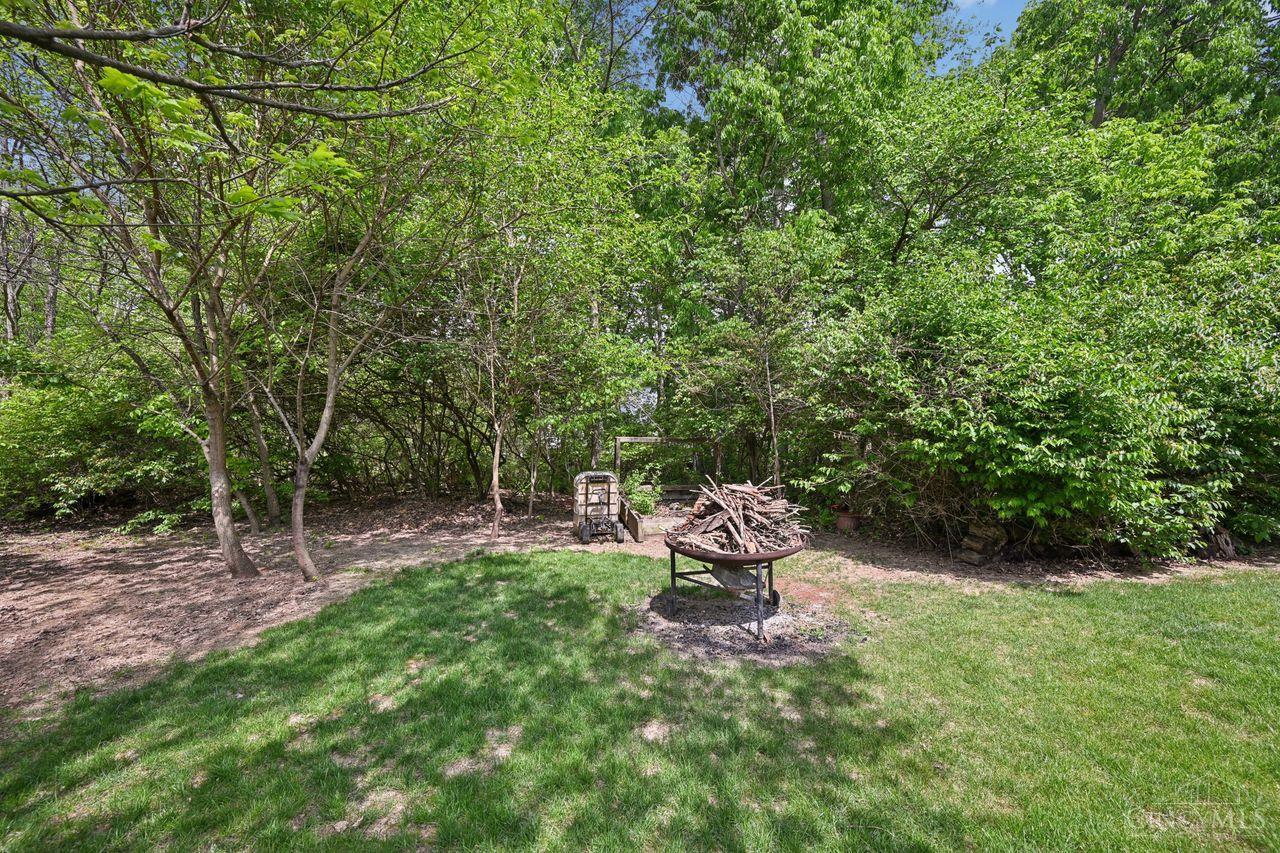 6879 Crown Pointe Drive