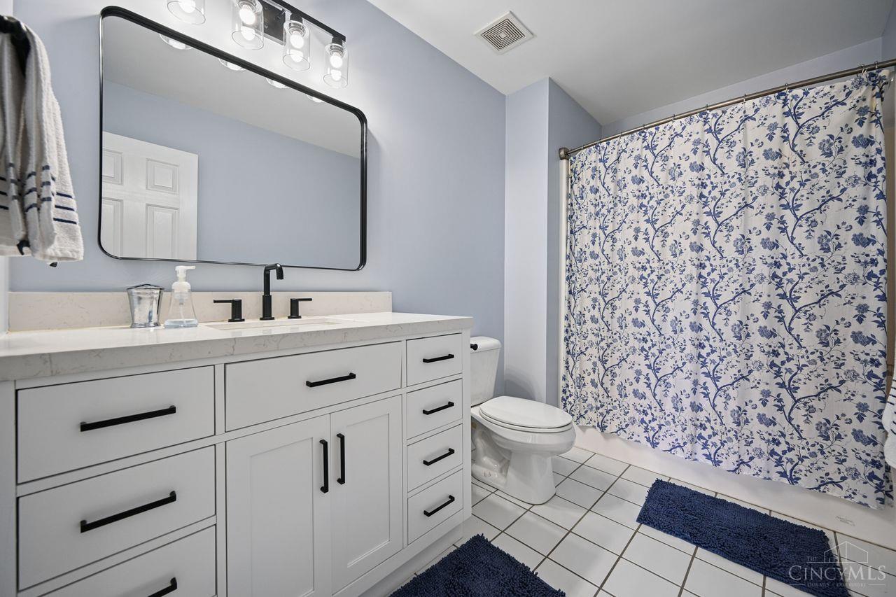 6879 Crown Pointe Drive