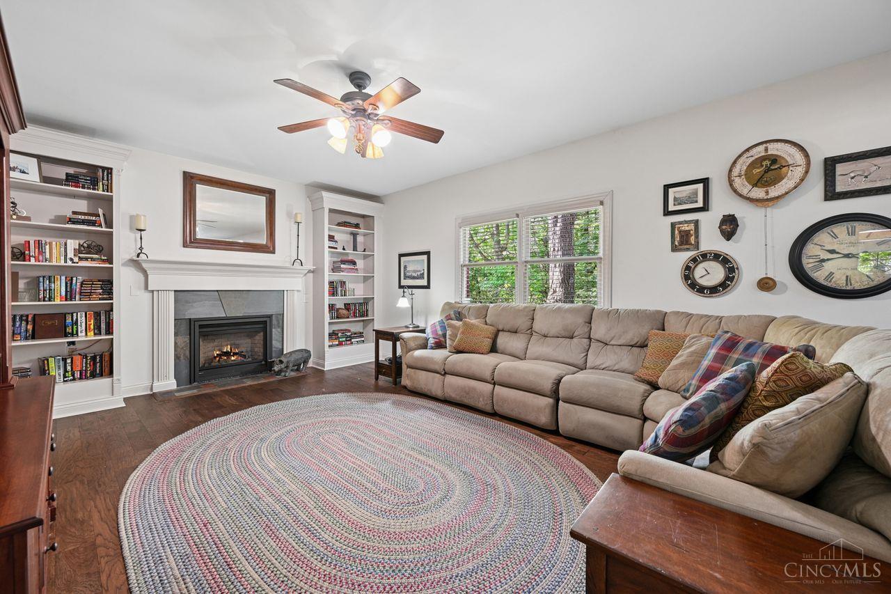 6879 Crown Pointe Drive