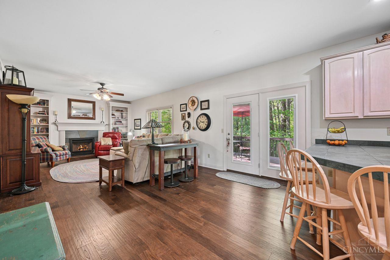 6879 Crown Pointe Drive