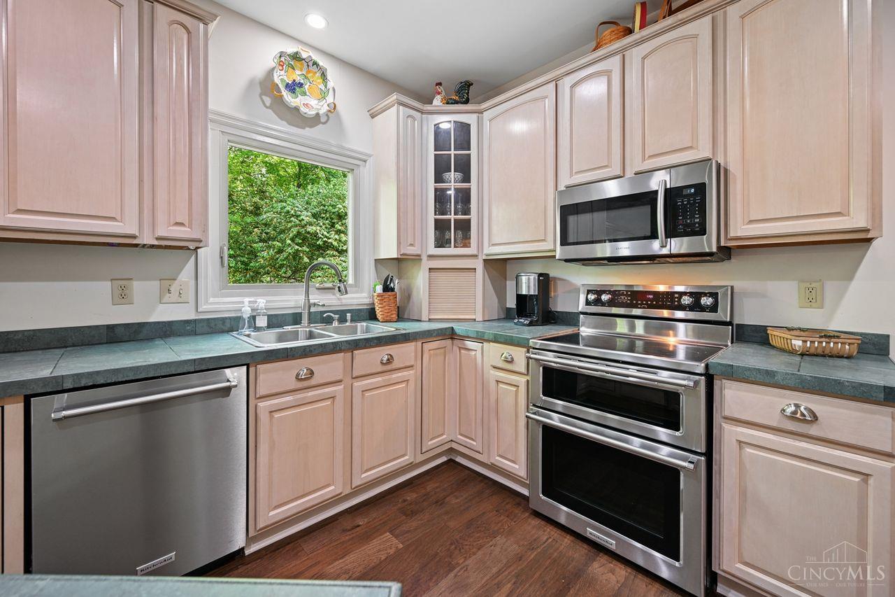 6879 Crown Pointe Drive