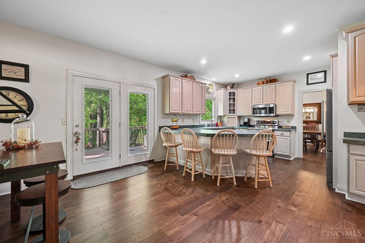 6879 Crown Pointe Drive
