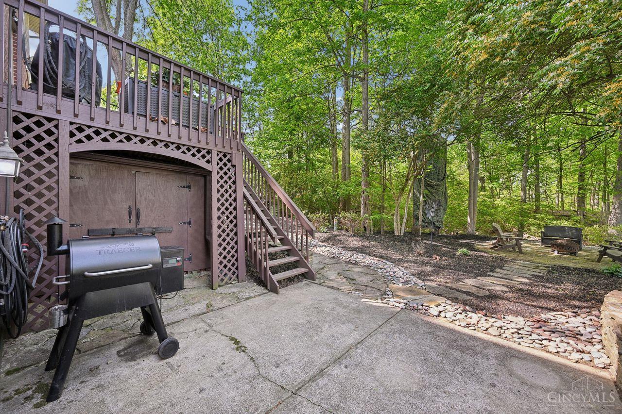 6879 Crown Pointe Drive
