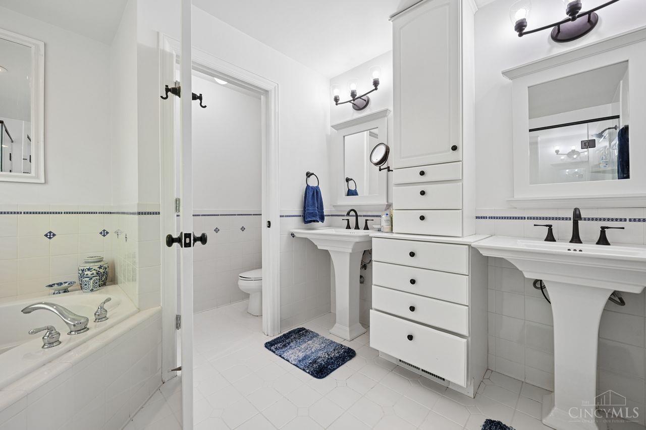 6879 Crown Pointe Drive