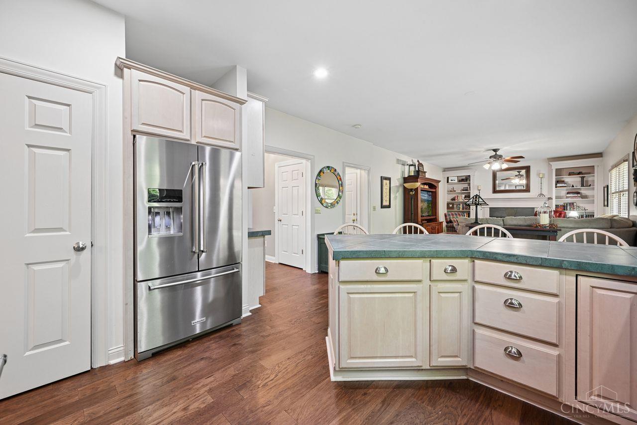 6879 Crown Pointe Drive