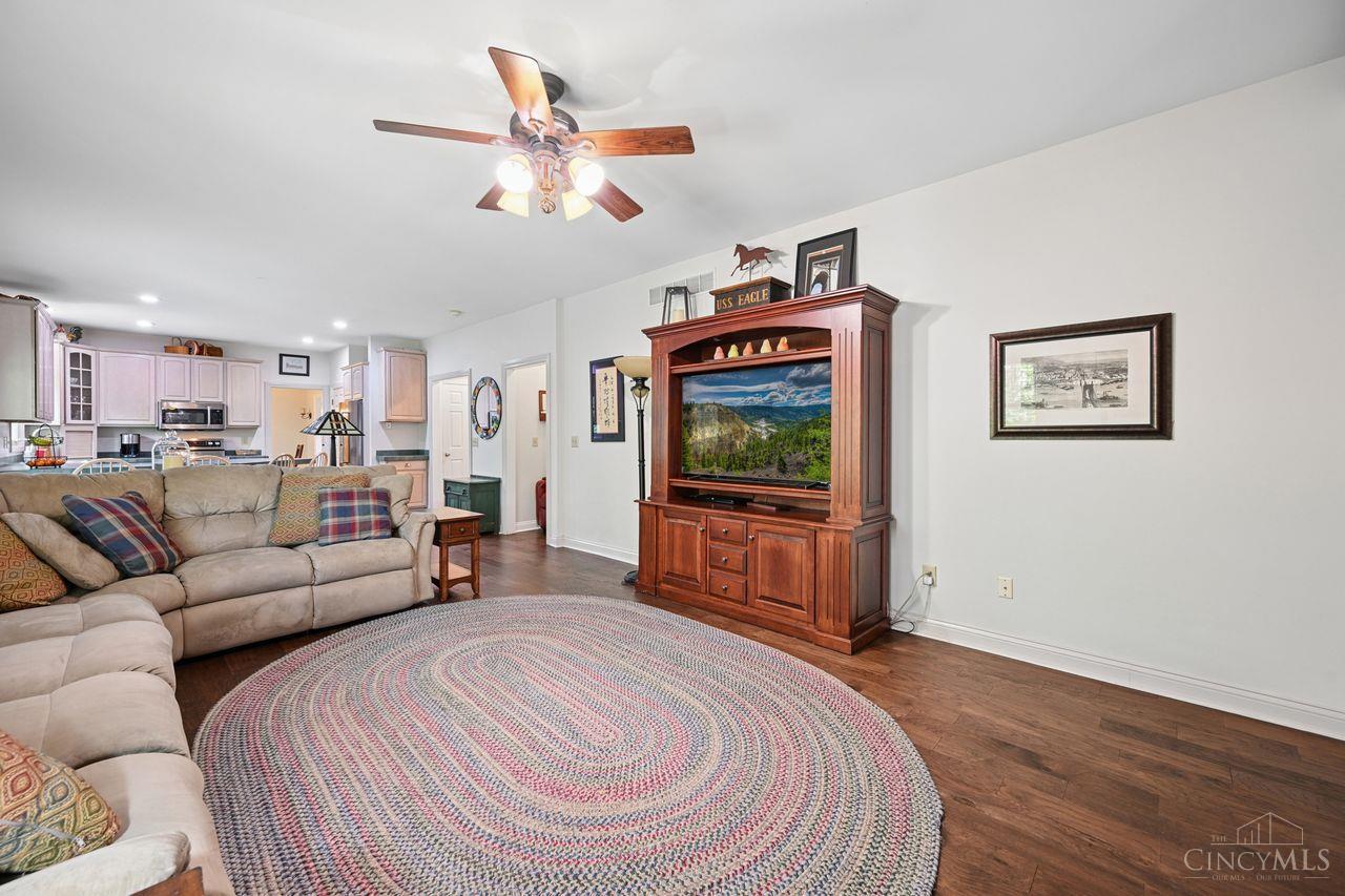 6879 Crown Pointe Drive