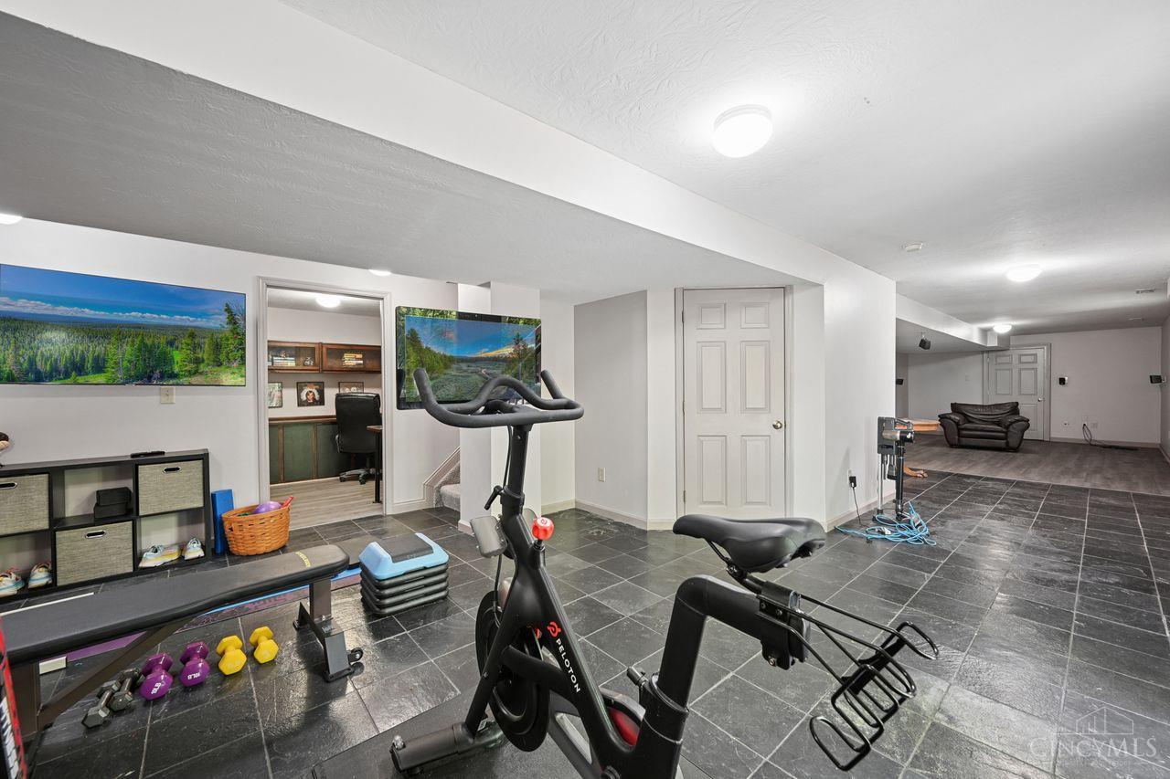 6879 Crown Pointe Drive